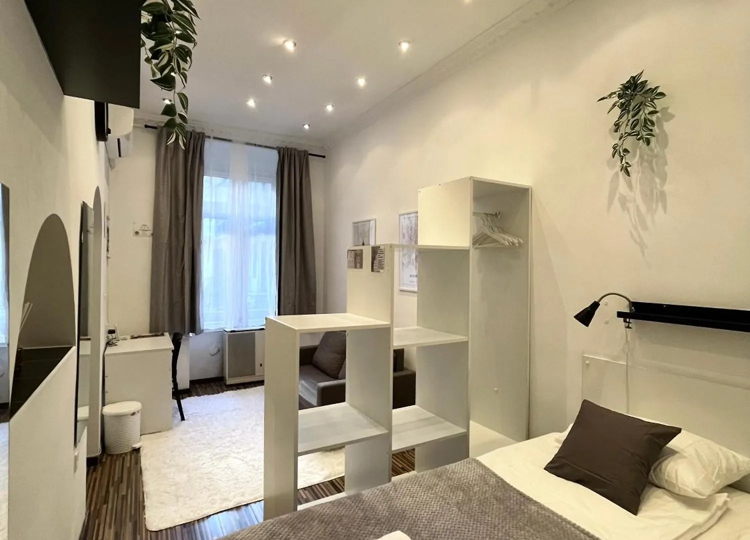 Cozy Downtown Apartment location